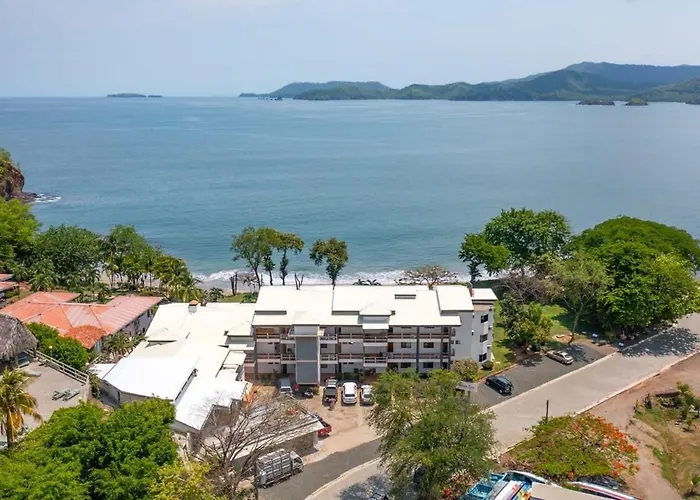 Newly Remodeled Beachfront Condo, Ground-floor Terrace & Direct Access To Casa vacanze *
