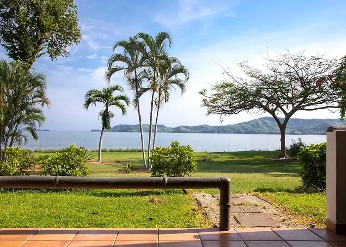 Newly Remodeled Beachfront Condo, Ground-floor Terrace & Direct Access To Сasa de vacaciones Playa Flamingo