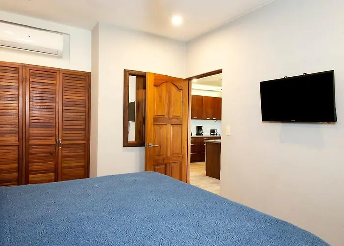 Сasa de vacaciones Newly Remodeled Beachfront Condo, Ground-floor Terrace & Direct Access To Playa Flamingo