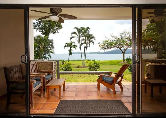 Newly Remodeled Beachfront Condo, Ground-floor Terrace & Direct Access To Сasa de vacaciones *