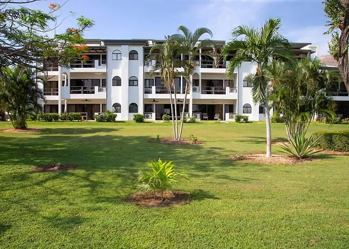 Сasa de vacaciones Newly Remodeled Beachfront Condo, Ground-floor Terrace & Direct Access To *