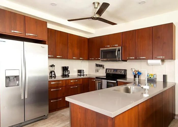 Сasa de vacaciones Newly Remodeled Beachfront Condo, Ground-floor Terrace & Direct Access To Playa Flamingo